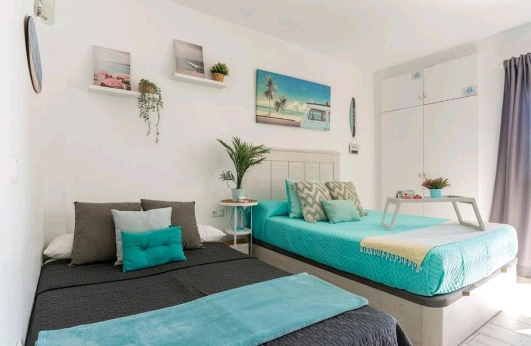 El Estudio De La Playa Benalbeach Holidays Deluxe Benalmadena Bagian luar foto