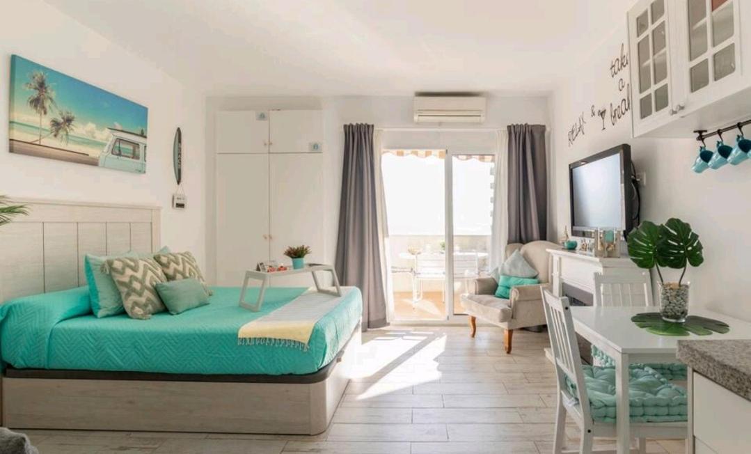El Estudio De La Playa Benalbeach Holidays Deluxe Benalmadena Bagian luar foto