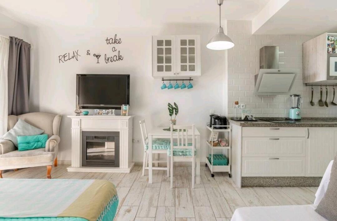 El Estudio De La Playa Benalbeach Holidays Deluxe Benalmadena Bagian luar foto