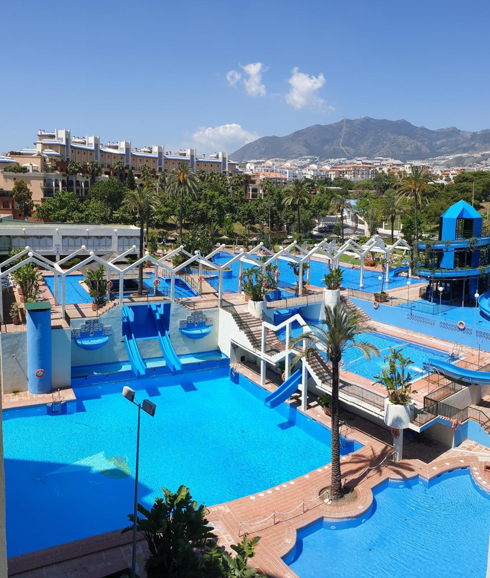 El Estudio De La Playa Benalbeach Holidays Deluxe Benalmadena Bagian luar foto