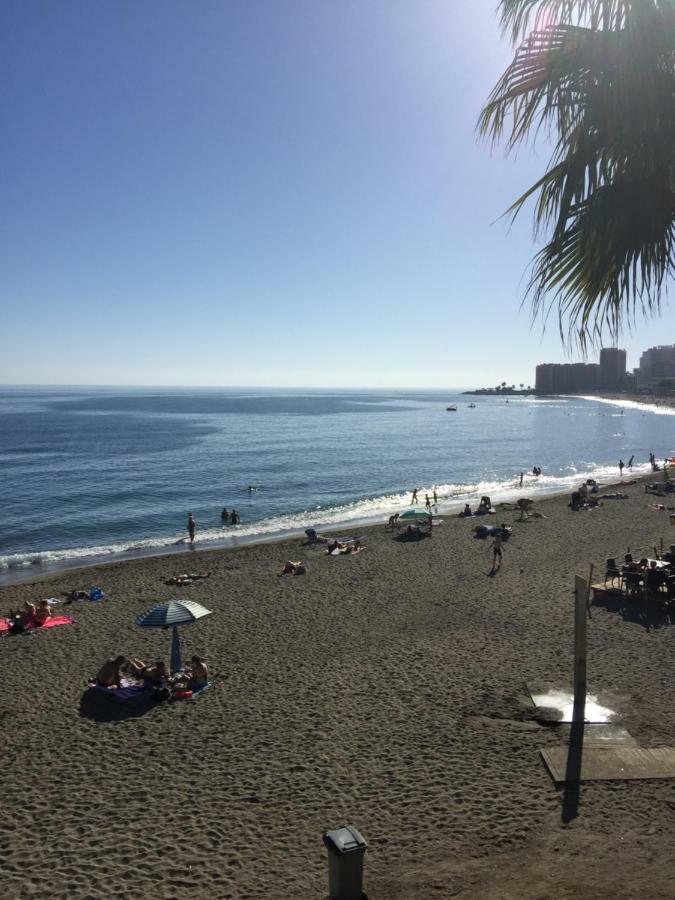 El Estudio De La Playa Benalbeach Holidays Deluxe Benalmadena Bagian luar foto