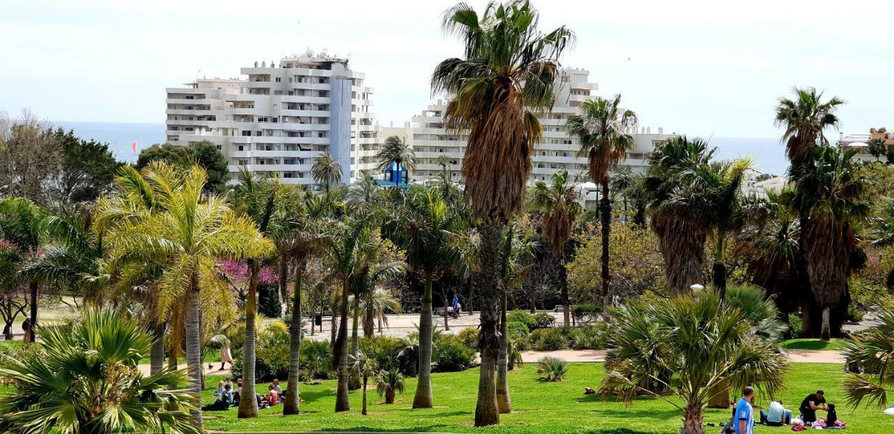 El Estudio De La Playa Benalbeach Holidays Deluxe Benalmadena Bagian luar foto