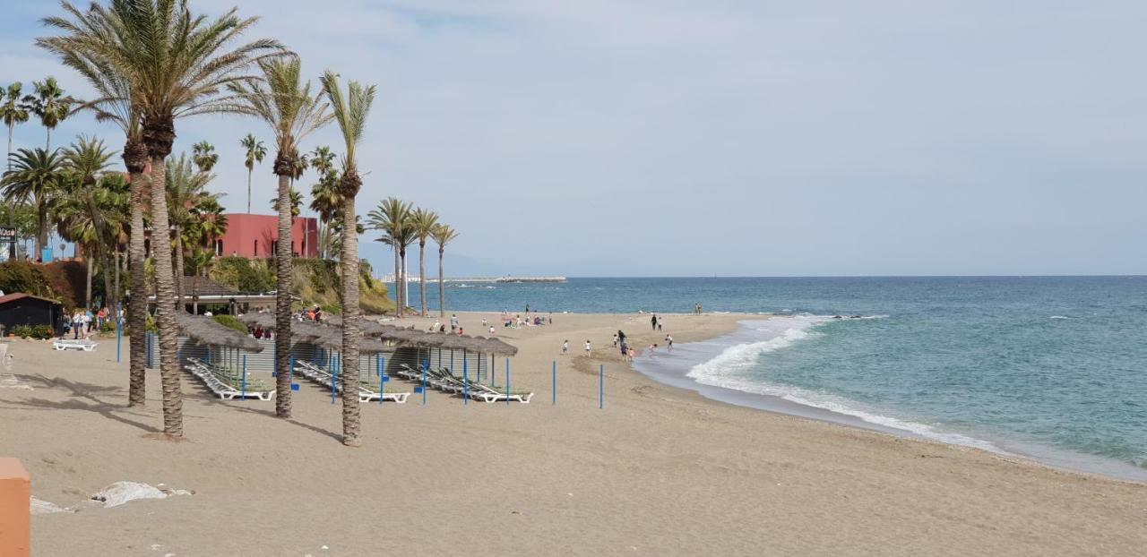 El Estudio De La Playa Benalbeach Holidays Deluxe Benalmadena Bagian luar foto