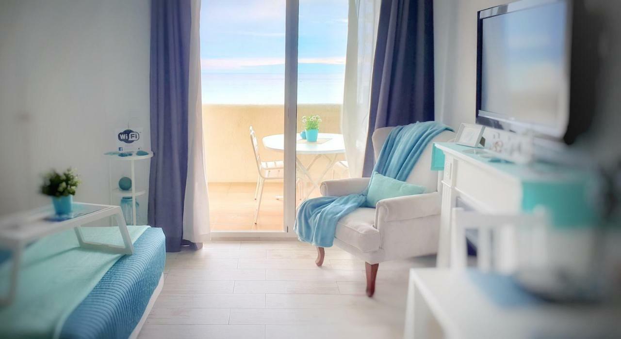 El Estudio De La Playa Benalbeach Holidays Deluxe Benalmadena Bagian luar foto