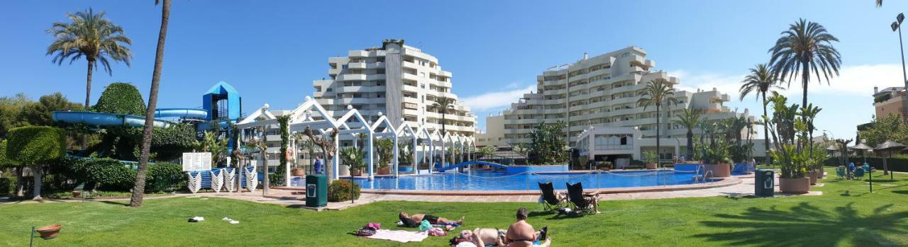 El Estudio De La Playa Benalbeach Holidays Deluxe Benalmadena Bagian luar foto